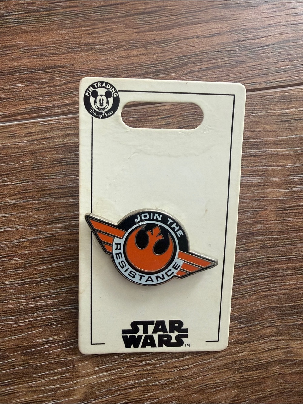 Disney pins Marvel and Star Wars - Picture 2 of 4